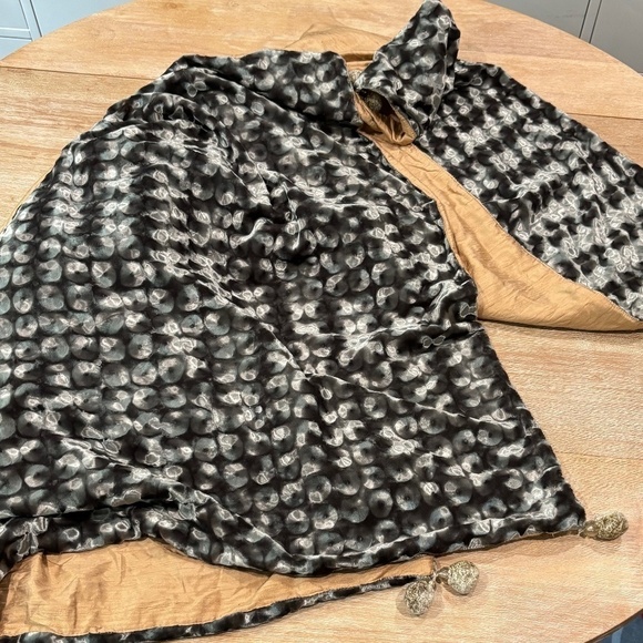 Beatriz Bisset Originals Sage & Gold Velvet Silk Throw with Beaded Tassels - Picture 3 of 8